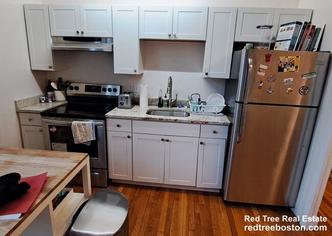 Building Photo - 202 St Paul St Unit 12