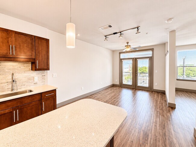 Building Photo - 2910 Milam St Unit 1333