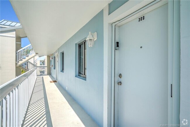Building Photo - 40 NE Plantation Rd Unit 309 Rental