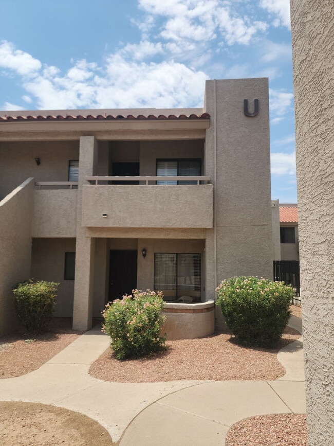 Building Photo - "Charming 2-Bed/1-bath in Phoenix with Cozy 704 Sq Ft Layout – Your Perfect Retreat in Phoenix!" ... Unit 254