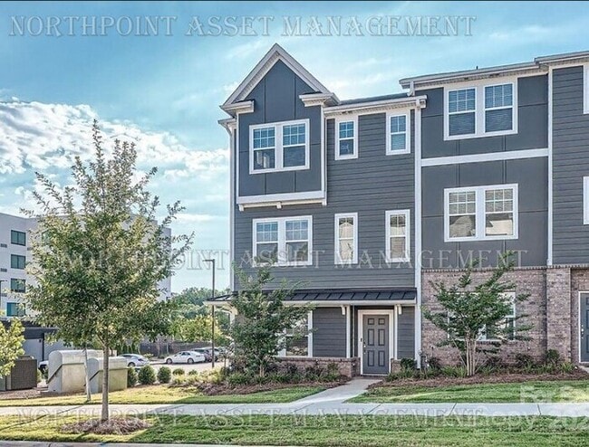 Building Photo - Spacious 4-Bed, 4-Bath Home with Modern Co...