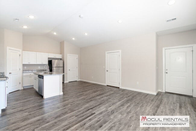 Photo - 588 E Martens Ct