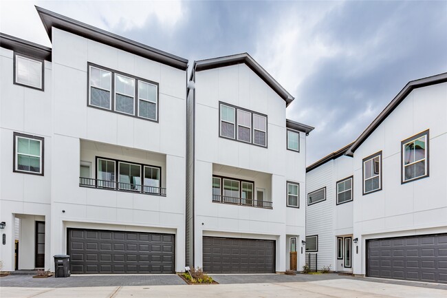 Building Photo - 2802 Grand Fountains Dr Rental