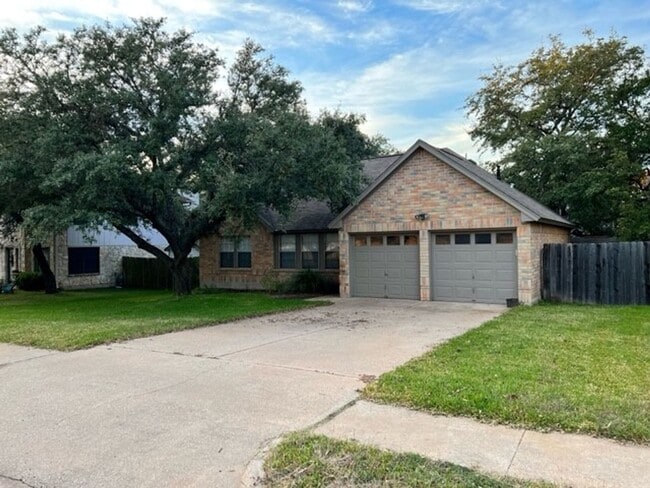 Building Photo - Beautiful home for lease in desirable Milw...