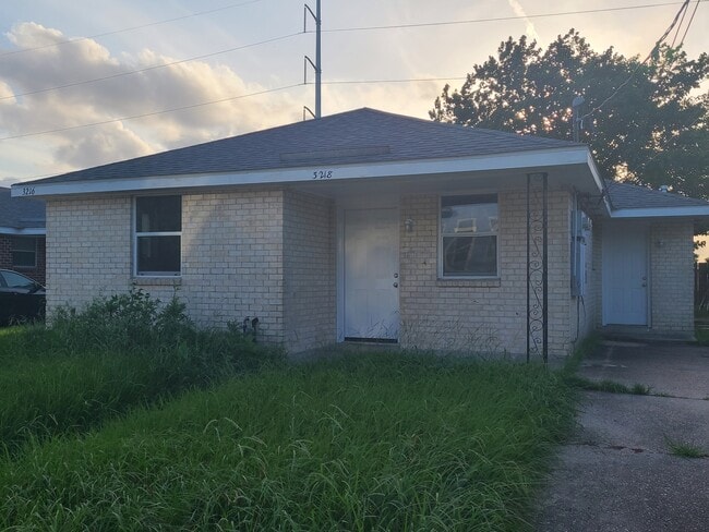 Building Photo - 3218 Pakenham Dr