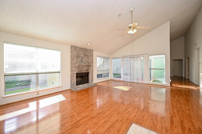Building Photo - 13115 Richmond Ave. Rental