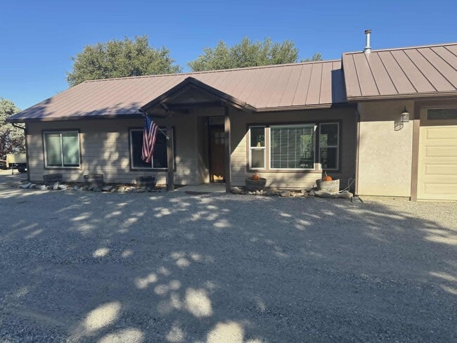 Building Photo - 39034 CA-41