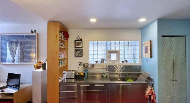 Photo - 1238 Leopard St