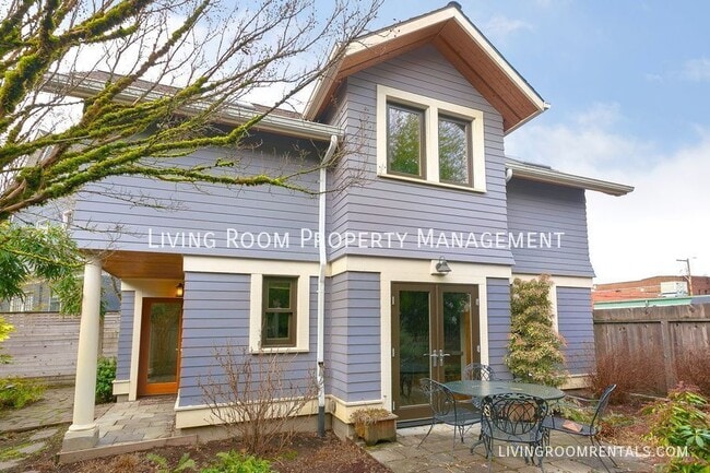 Building Photo - 1501 SE Holly St Unit B