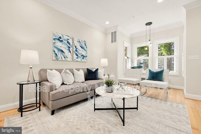 Photo - 1028 D St NE