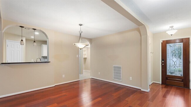 Photo - 8838 Eastheimer St