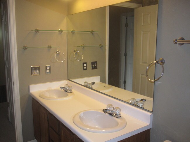 Main Bath - 210 Westside Dr