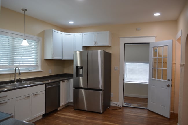 Photo - 225 Thieme Pl