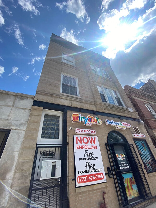 Building Photo - 745 S California Ave Unit 2F