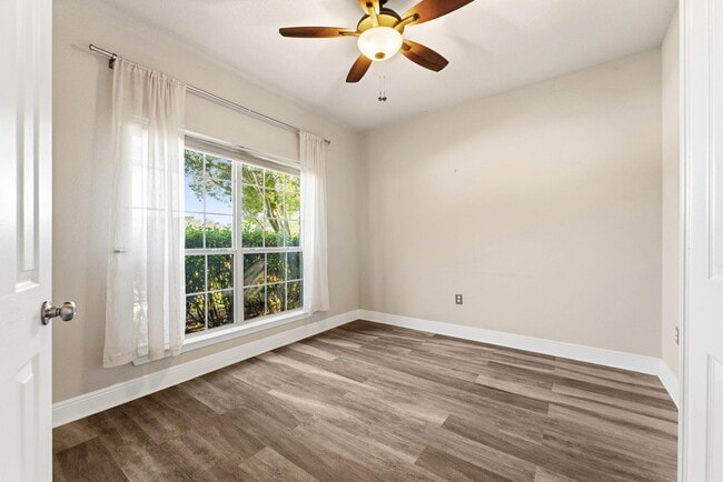 Photo - 554 Camellia Ct