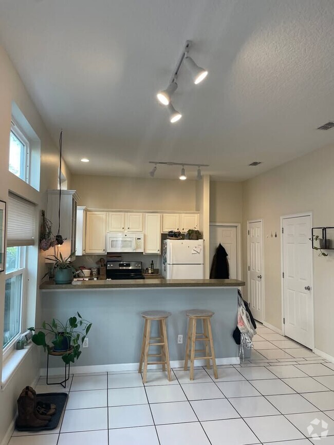 Building Photo - 128 Seminole Rd Unit 2 Rental