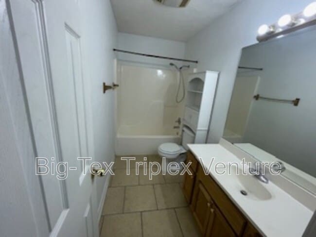 Photo - 260 N Pecan St