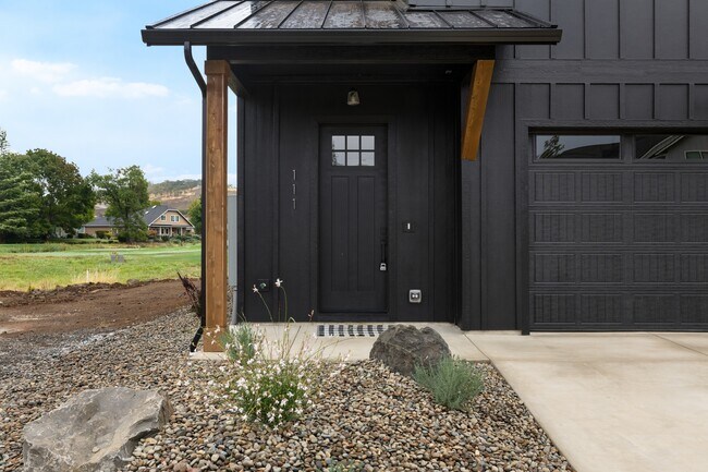 Photo - 111 Golf View Dr