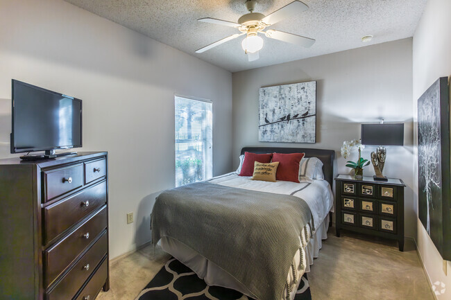 2BR, 2BA - 1,043SF - 2nd Bedroom
