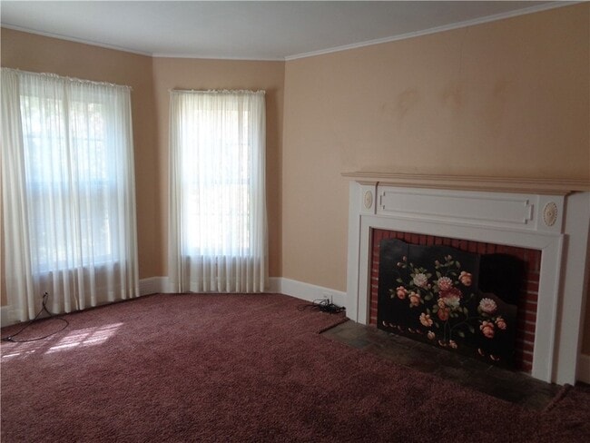 Photo - 17 E 5th St