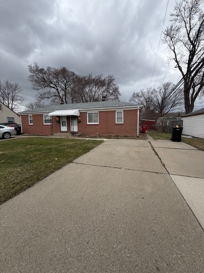 Photo - 18639 Hazelwood St Unit 1
