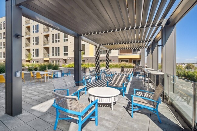 RiNo_amenity_courtyard (3)