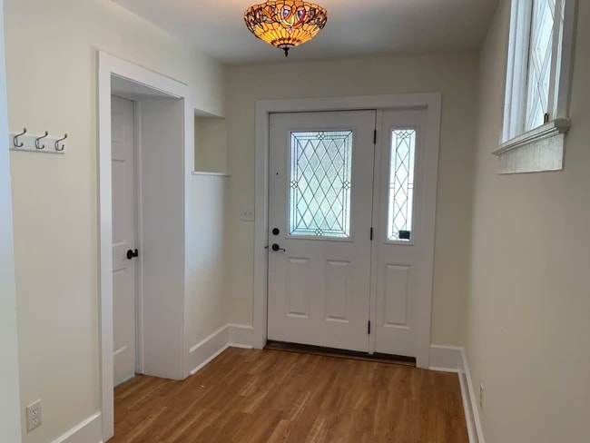 Photo - 430 E 2nd St