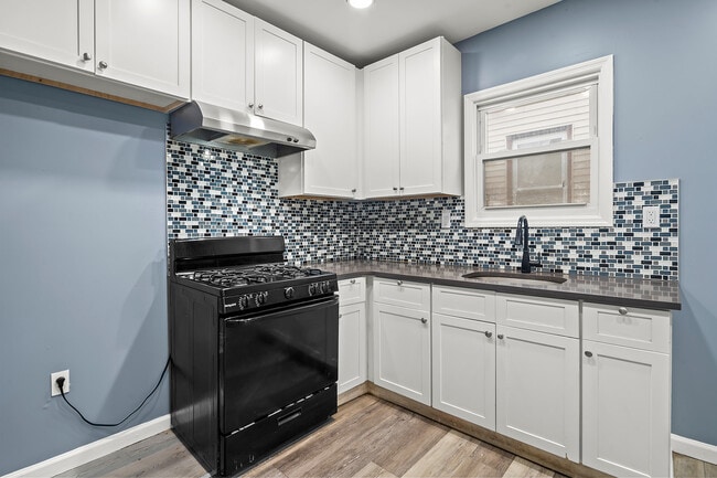 Photo - 275 Clinton Pl Unit 1