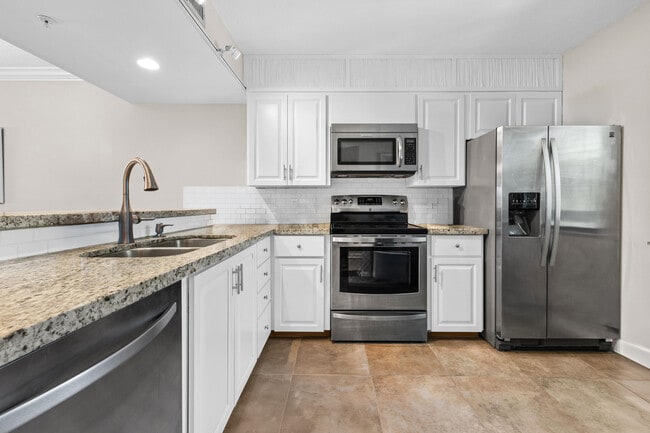 Building Photo - 1501 Marina Isle Way Unit 305