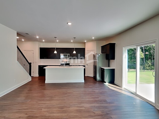 Photo - 3870 Chivalry Dr