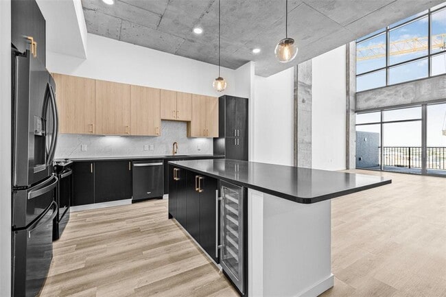 Photo - 221 Main St N Unit PH 1603