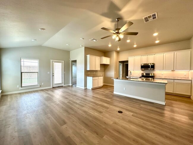 Photo - 2933 Abbeville Ave