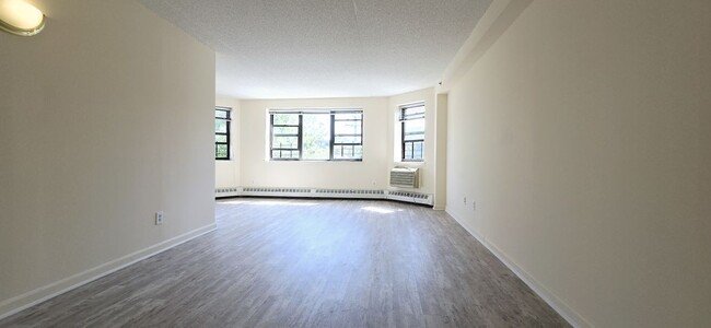 Photo - 1159 Yonkers Ave Apartamento