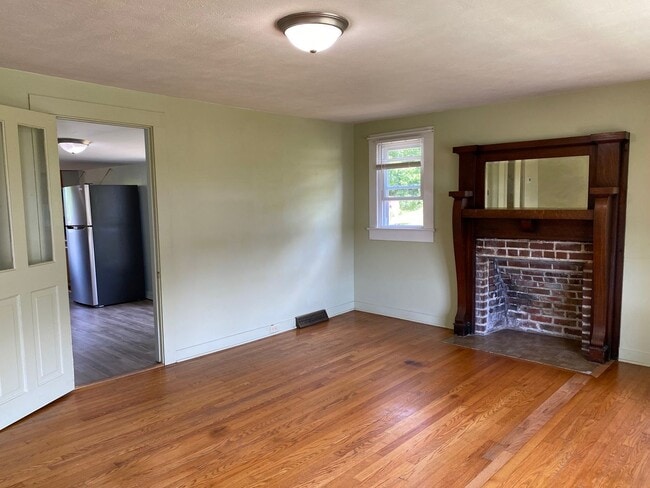 Photo - Woodfin - 1920's Cottage