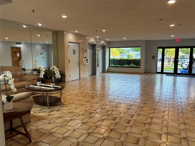 Building Photo - 1301 NE 7th St Unit 101