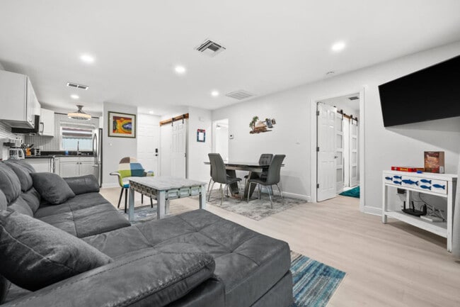 Photo - 1019 SE 40th St Unidad ID1334306P