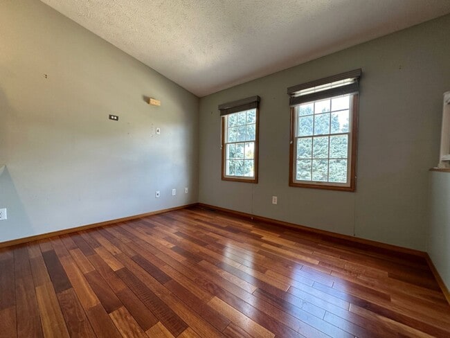 Photo - 401 Park Creek Ct