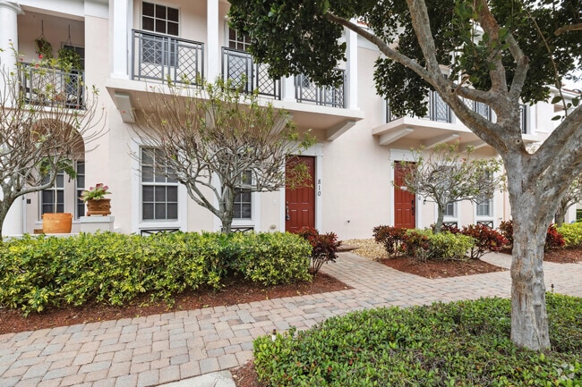Building Photo - 810 NW 83rd Ln Rental