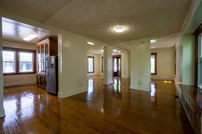 Photo - 960 Lancaster Ave