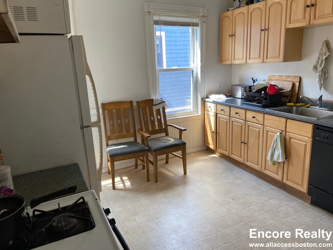 Building Photo - 10 Cambridge Ter Unit 3