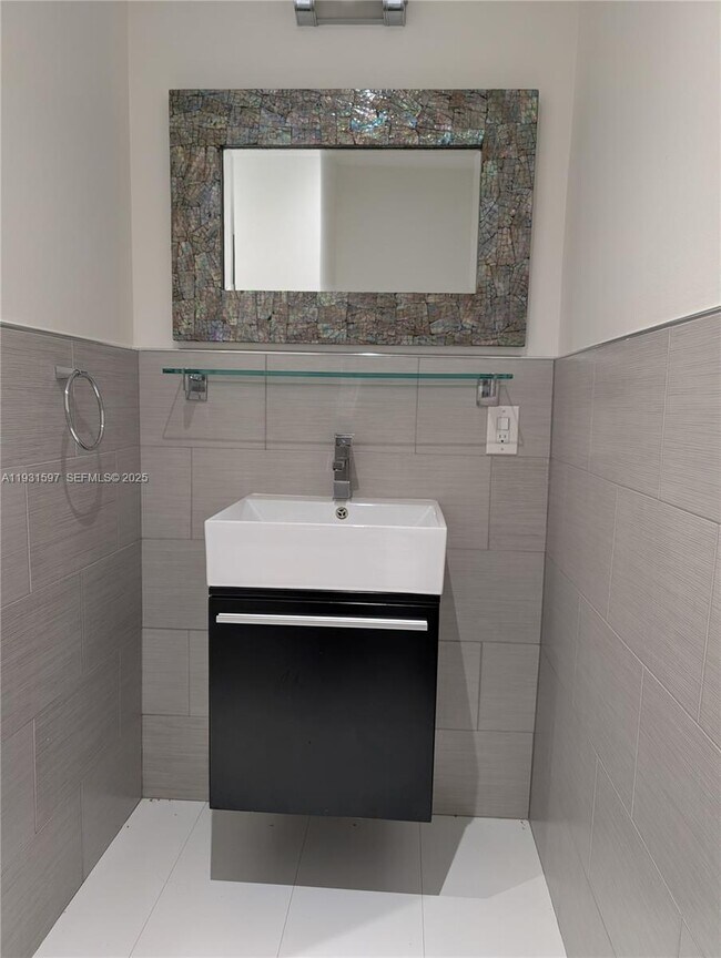 Photo - 6061 Collins Ave Unidad 4E