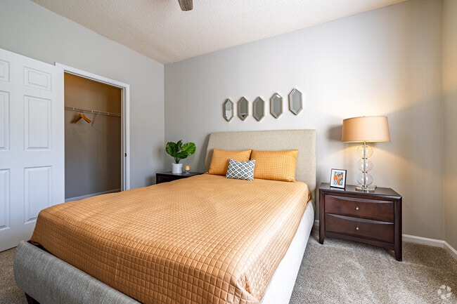 2BR 2BA 1,231 SF Redwood - Bedroom