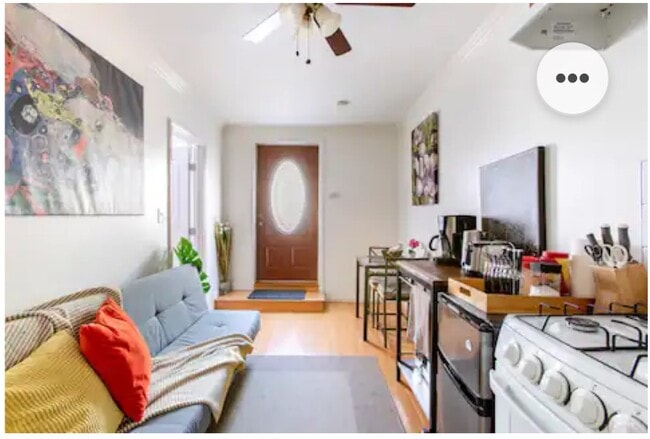 Full kitchen - 4630 Gainsborough Ave Unidad 1