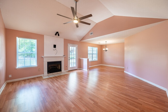 Photo - 945 Cannock St