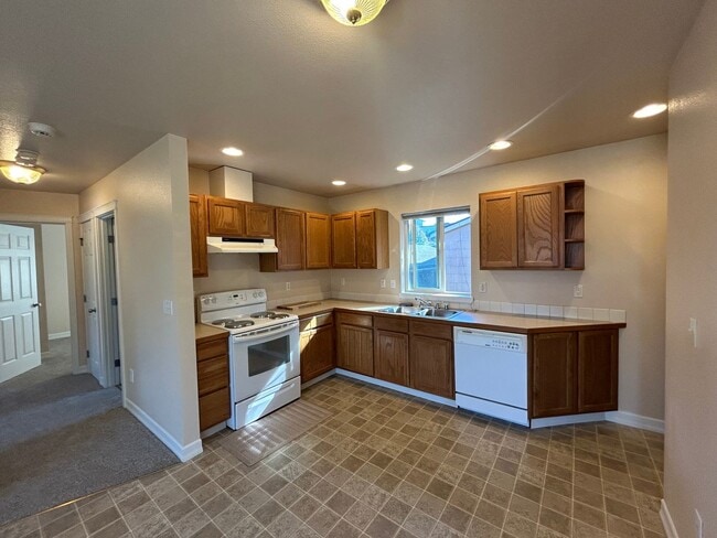 Photo - Brand New 2 Bd 1 Ba, 2 Gar Garage in the h...