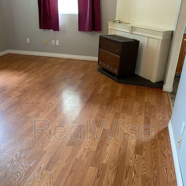 Photo - 2564 NE Douglas Ave