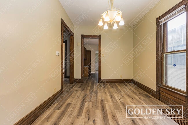 Photo - 805 E Jackson St