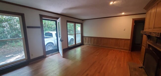 Photo - Spacious Mountain Home With Finished Basement & Great Location!