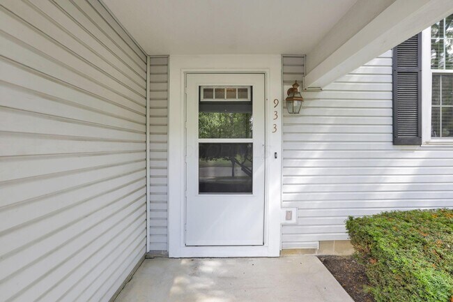 Photo - 933 Briaro St
