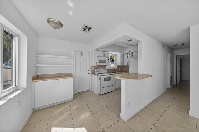 Photo - 4331 NE 5th Ave